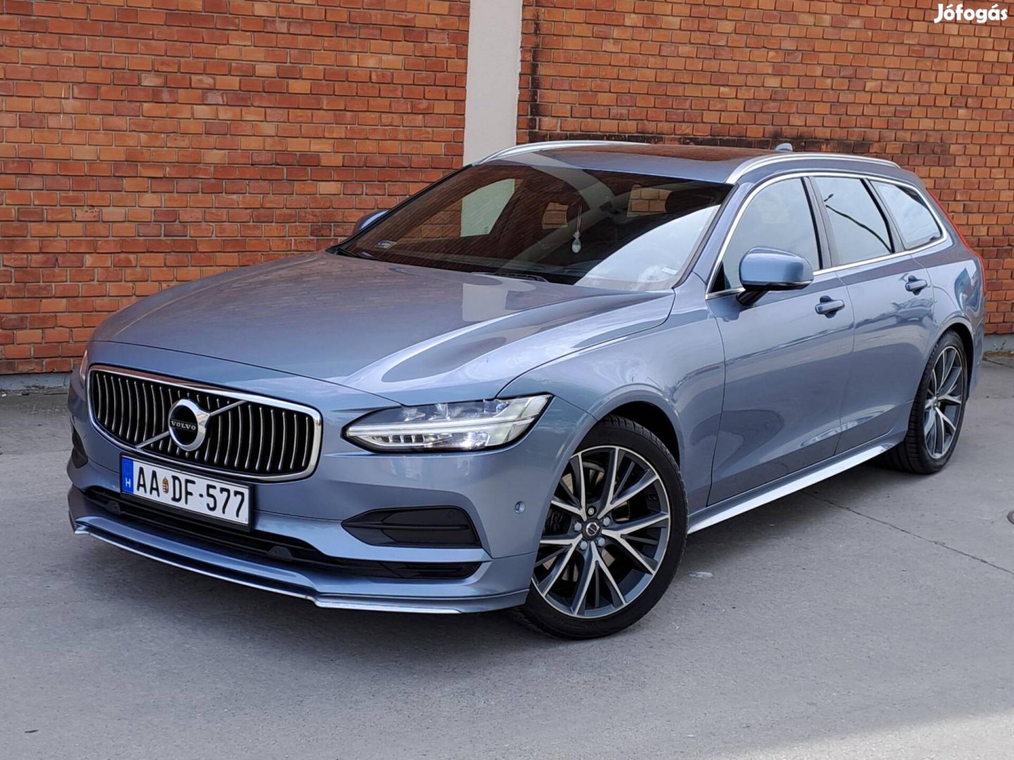 Volvo V90 2.0 [T5] Momentum Geartronic Panoráma...
